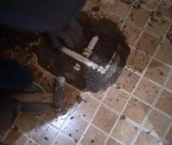 峨眉山卫生间漏水维修公司为您分享下卫生间渗水如何处理及注意事项
